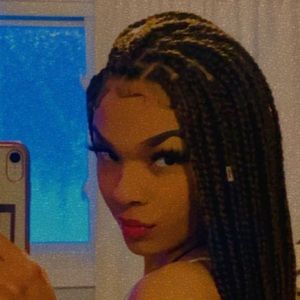 Meet your Posher, Ayisha